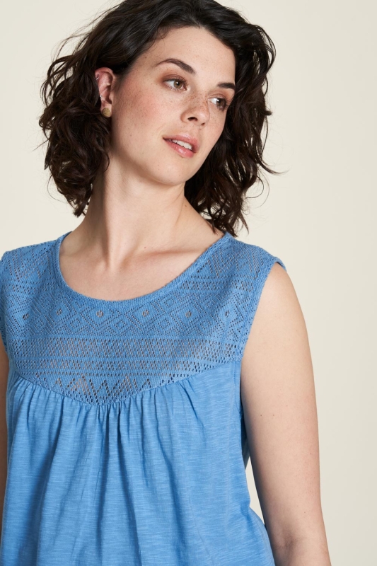 Top mit Spitzendetails - blau