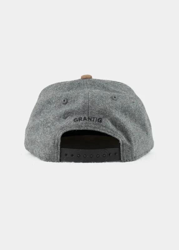 Cap "Grantig by nature" - dunkelgrau (Snapback), v2